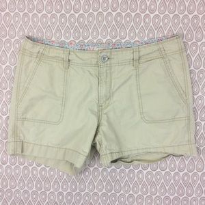 Levis Women's Beige Flat Front Shorts Size 8 G22